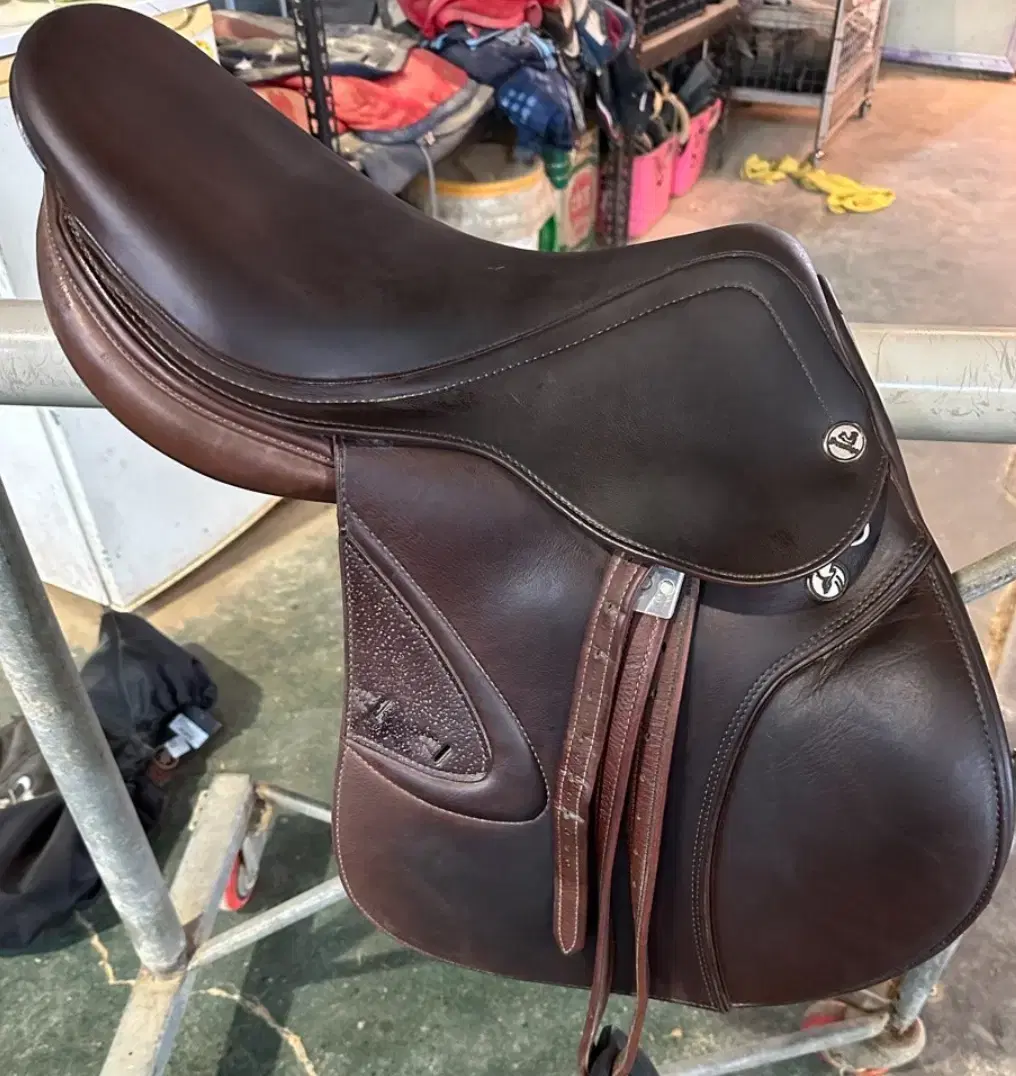 17-inch saddle