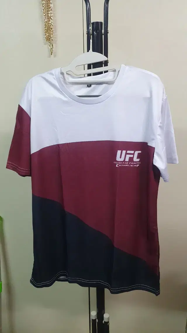 새상품)UFC 파이트 삼색 폴리 반팔티셔츠 XL