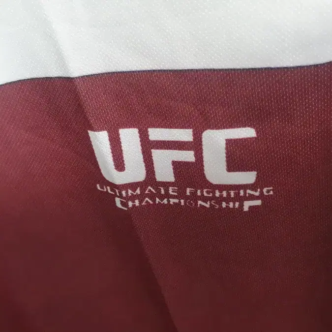 새상품)UFC 파이트 삼색 폴리 반팔티셔츠 XL