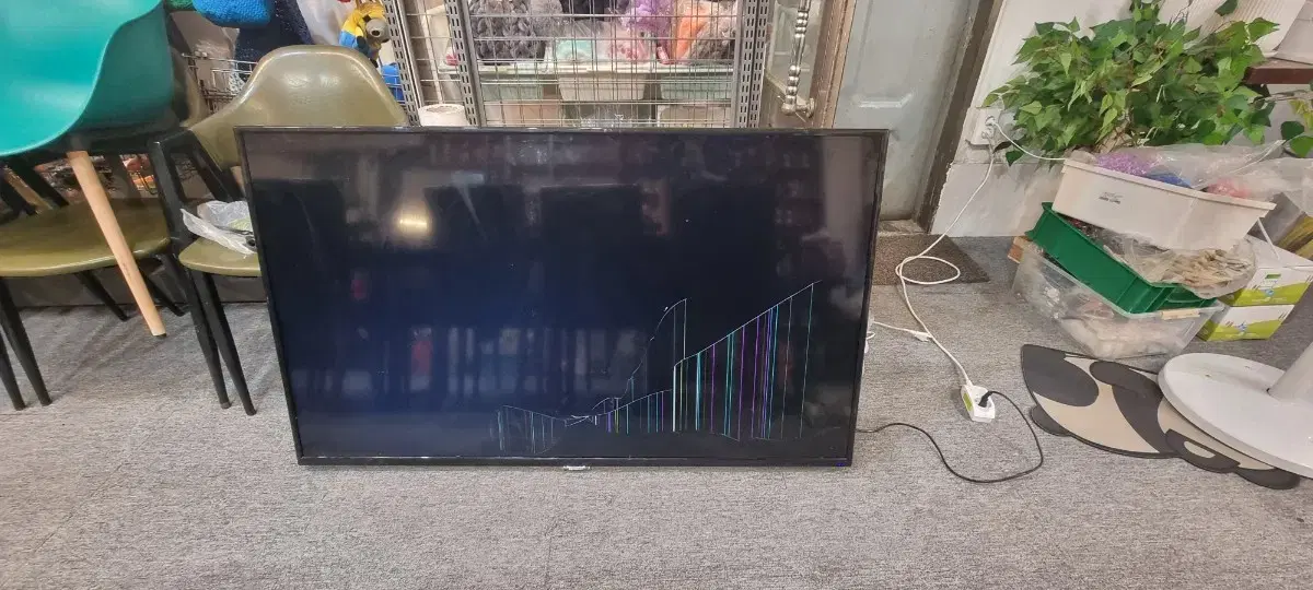 A55UH7000 TV 고장 부품용 액정파손