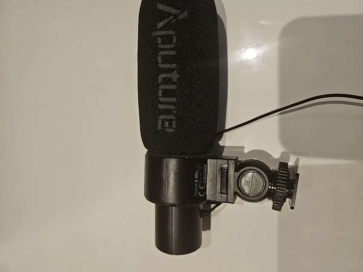 V MIC D1