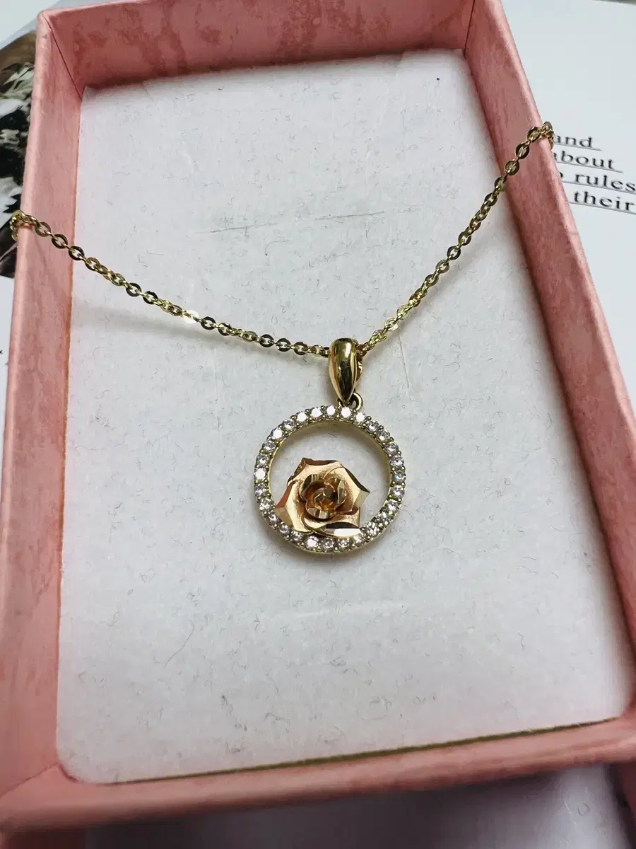 18K Yellow Gold Cut Rose Necklace