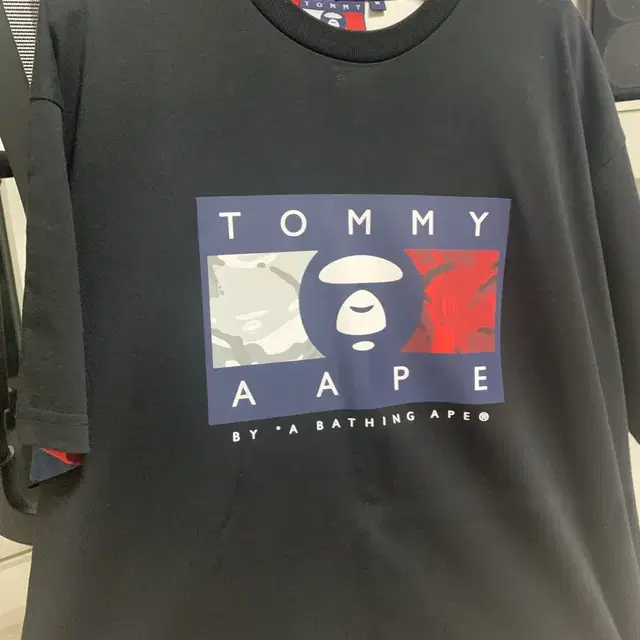 타미힐피거x에이프 콜라보 티셔츠 m / tommy aape