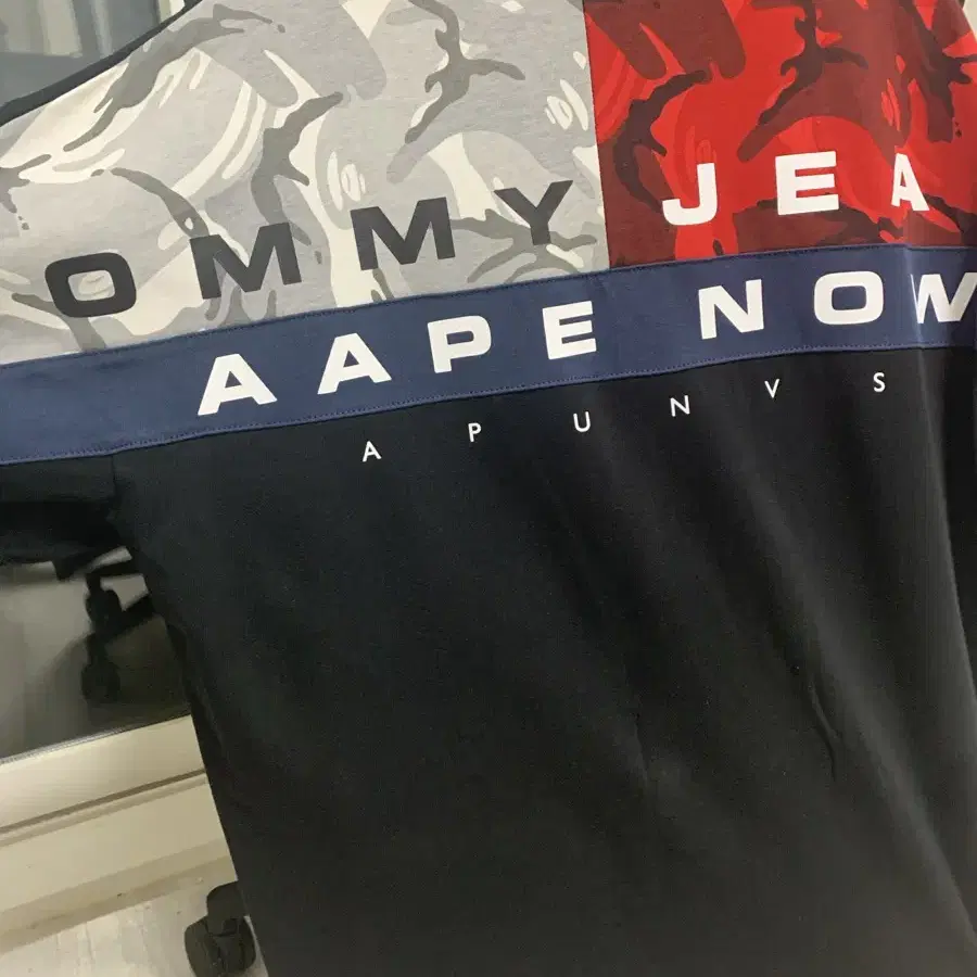 타미힐피거x에이프 콜라보 티셔츠 m / tommy aape