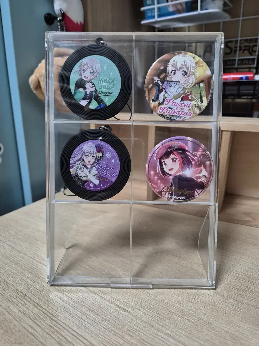 Sells Bangdream can badges and rubber keyring 