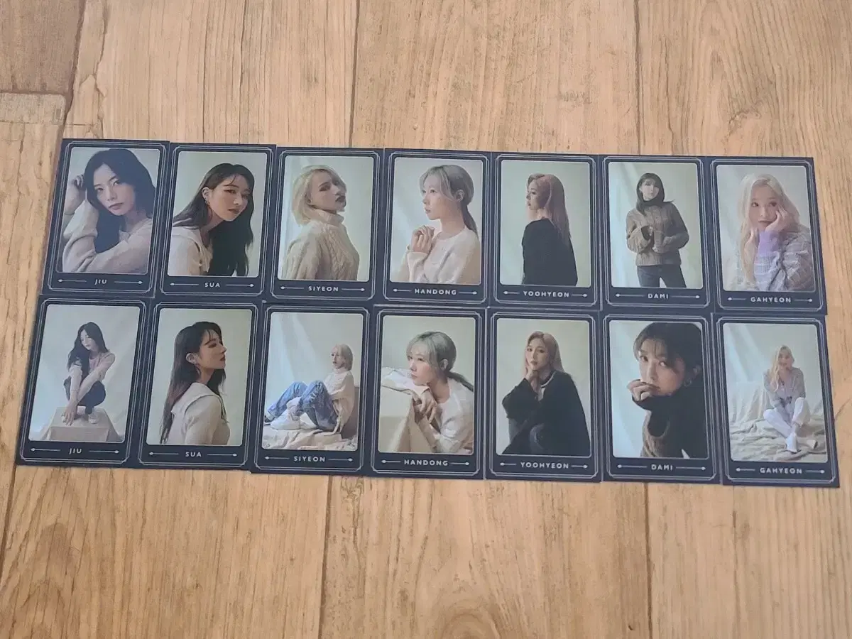 Dreamcatcher Official 1st Anniversary Photocard Set