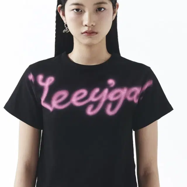 leey) SPRAY CROPPED T-SHIRT BLACK