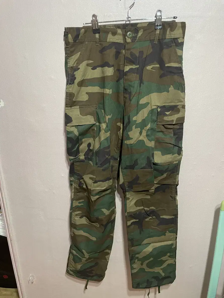 Roscoe Camo Trousers tried onX