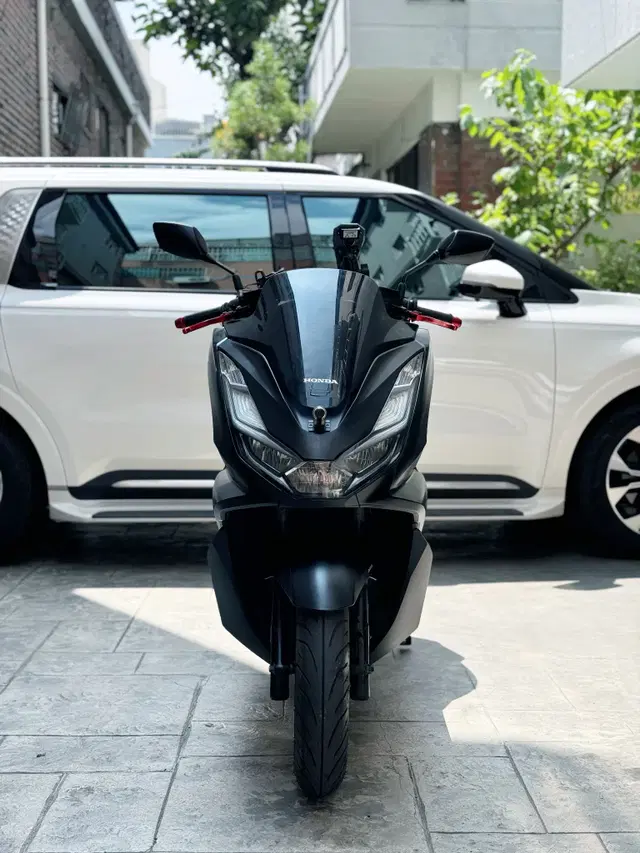 혼다 PCX 125CC ABS 21년식 저렴하게 판매합니다.