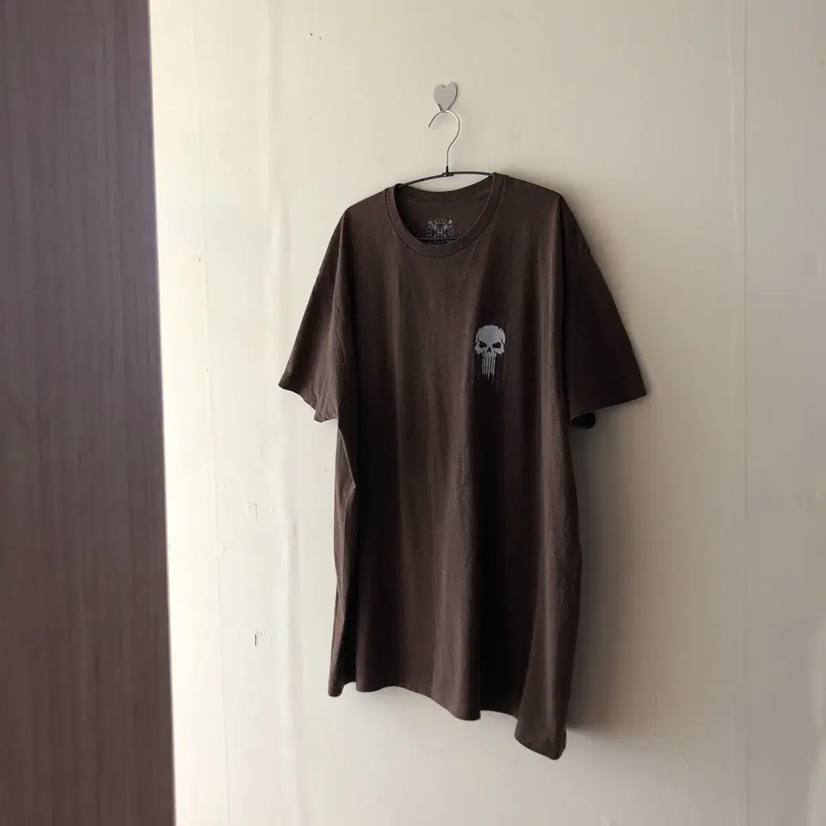 Vintage HOWITZER skull brown t