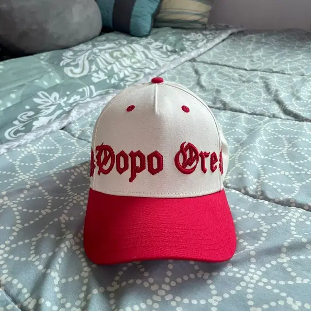 Red Vavylon cap