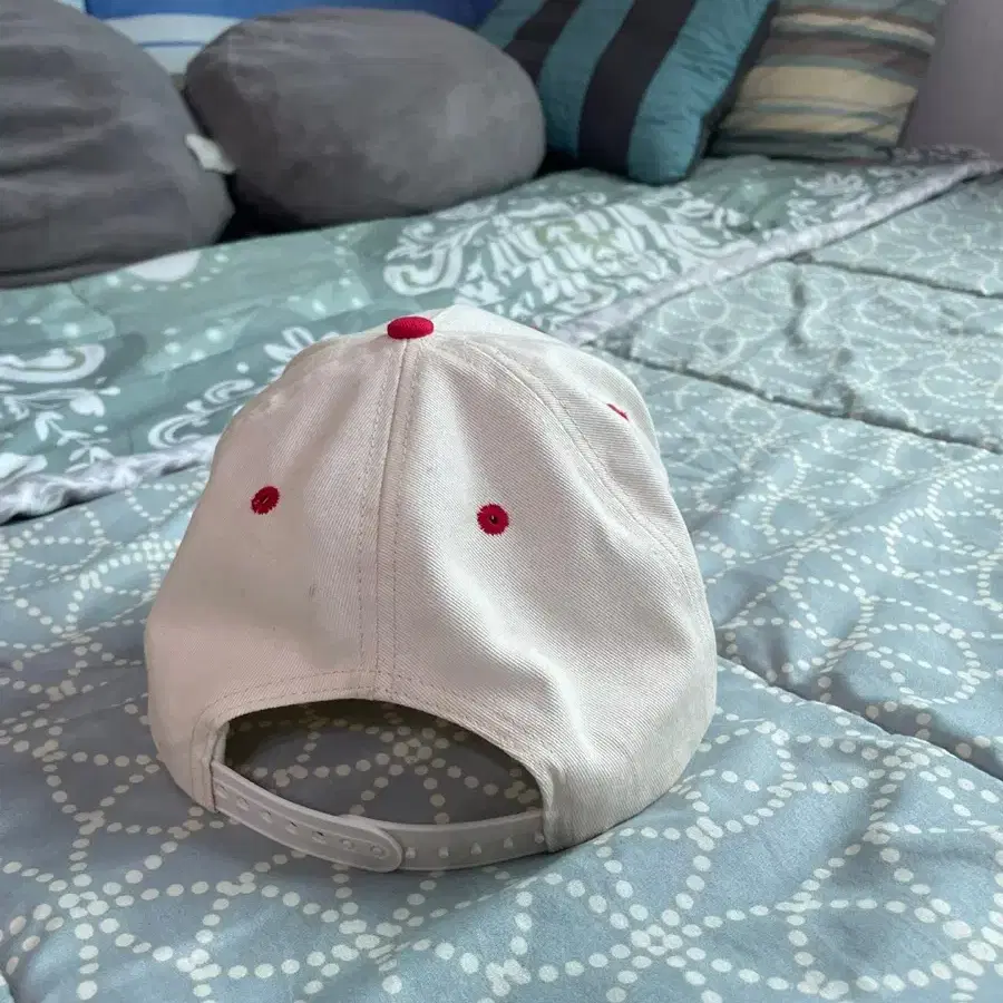 Red Vavylon cap