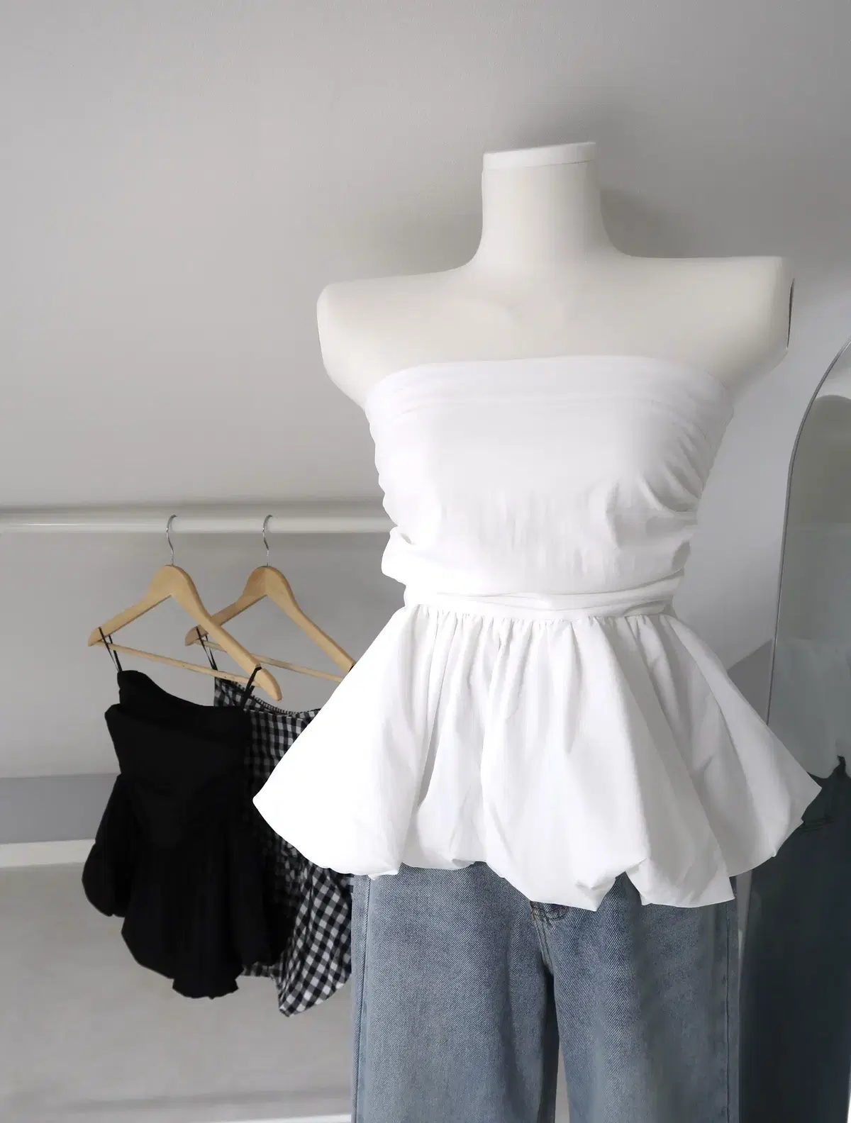 Lovely ruffled balloon tube top for everyday wear