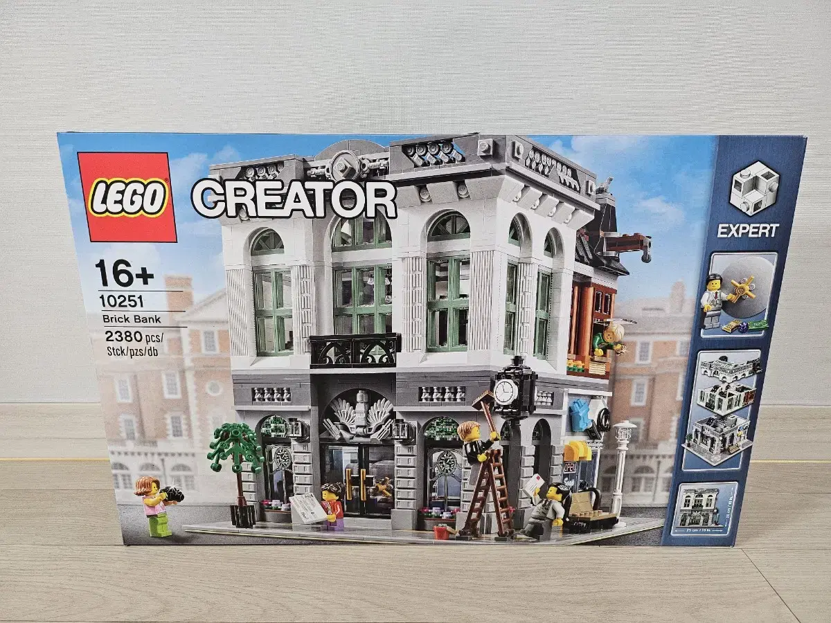 New) LEGO BrickBank 10251