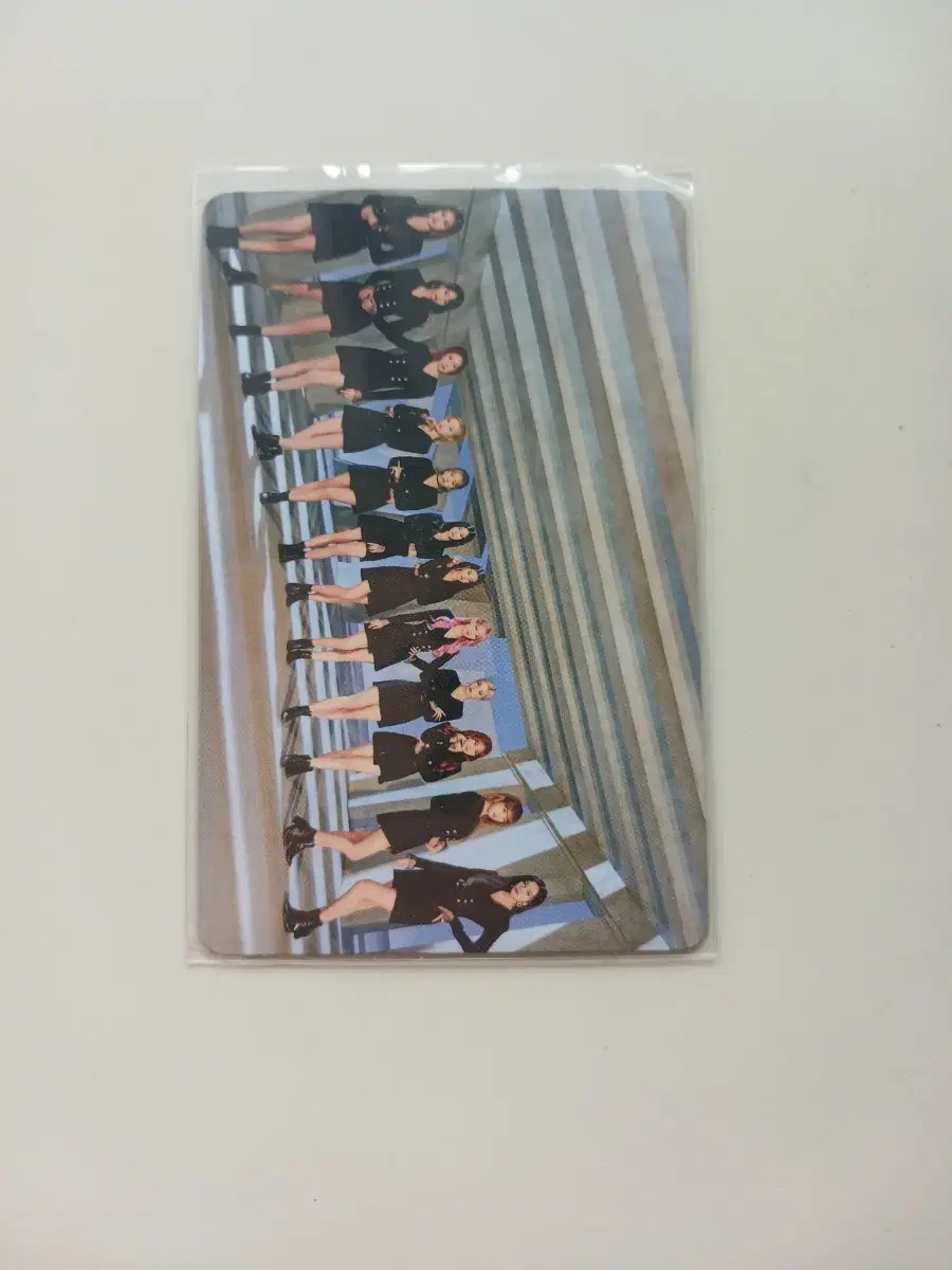 iz*one one-reeler group photocard