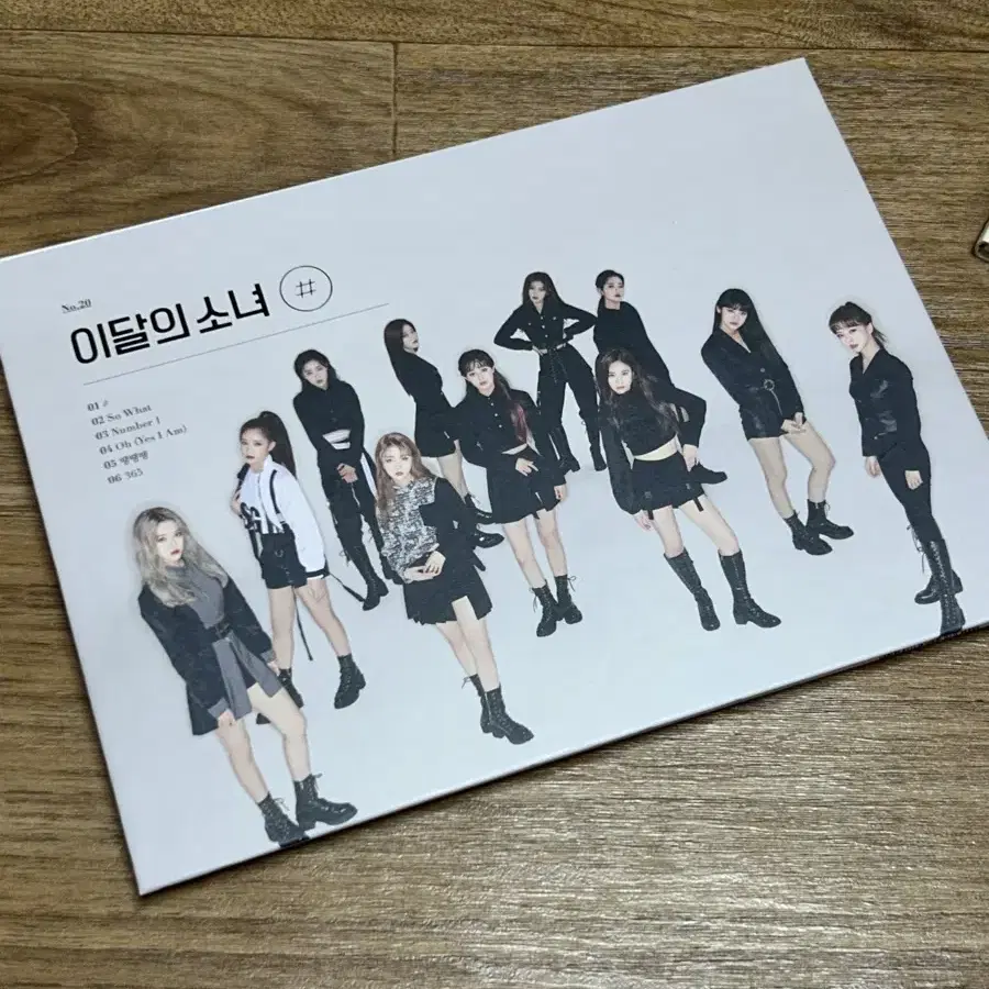 Buy LOONA Signed albums, Rare photocards on Bunjang!
