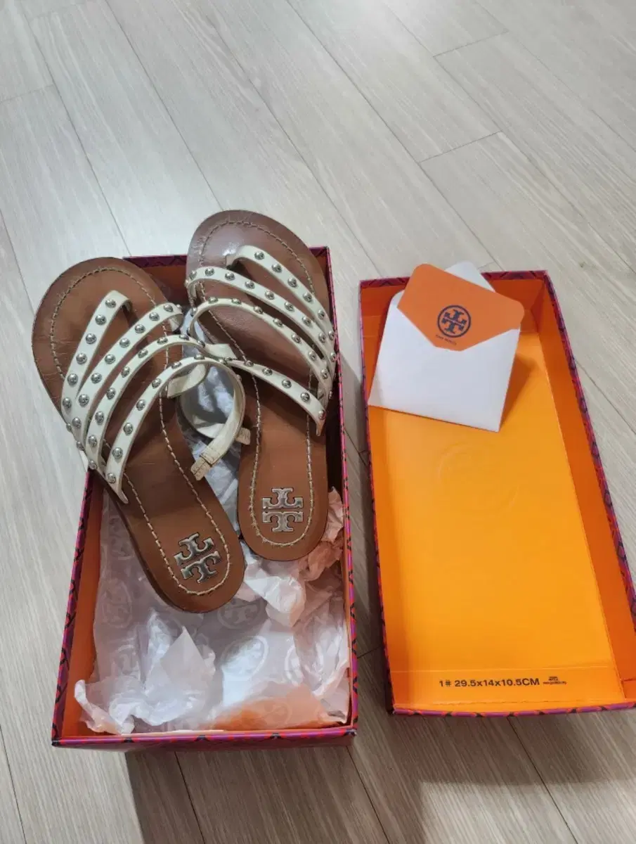 Tory burch(토리버치) 화이트 샌들 (230 추천)