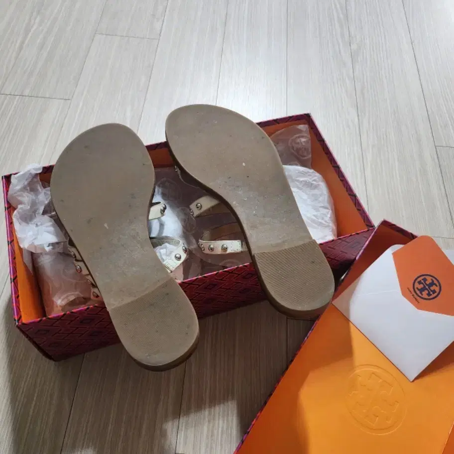 Tory burch(토리버치) 화이트 샌들 (230 추천)