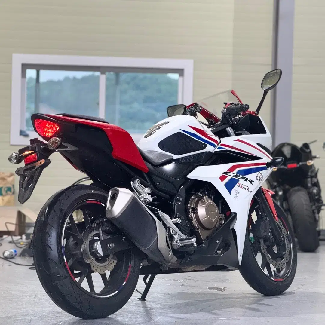 혼다 cbr500r 2016년/8만/투채널블박 저렴히 판매합니다