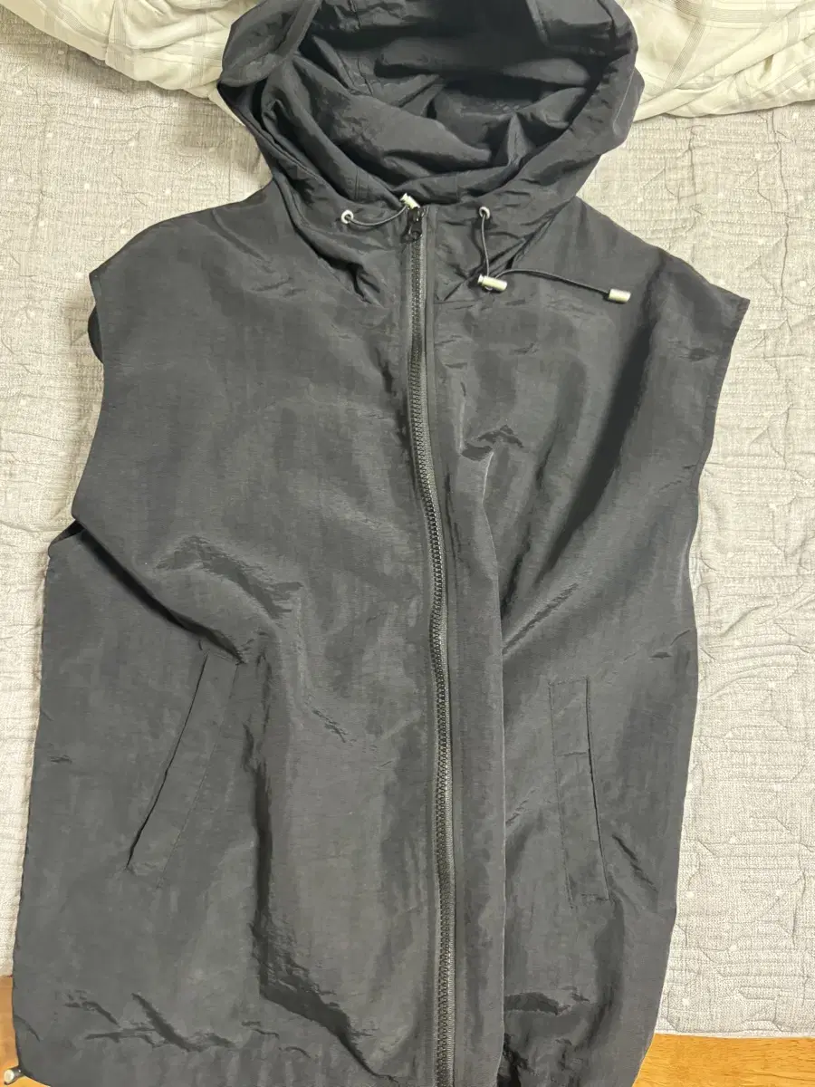 High-neck nylon hooded zip-up