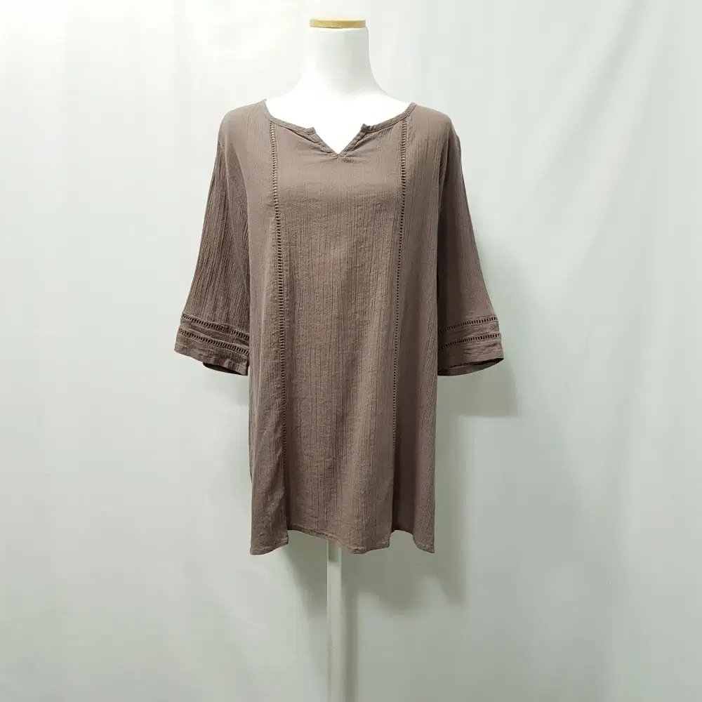 Vintage V-neck punching A-line 7-part blouse WL E1075