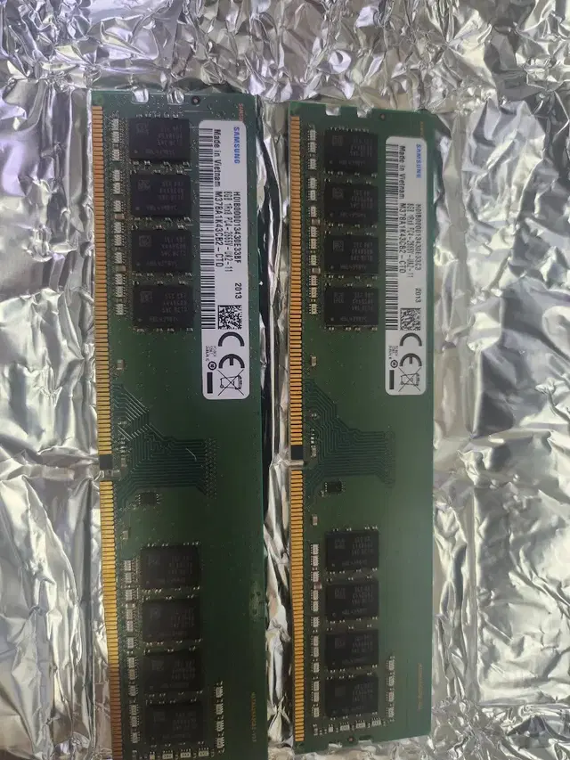 삼성 DDR4 8GB 메모리 2개