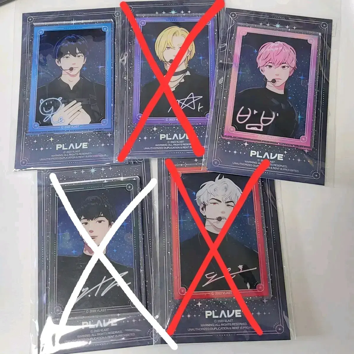 I'm waiting for the Plave AnyPlus acrylic kard.