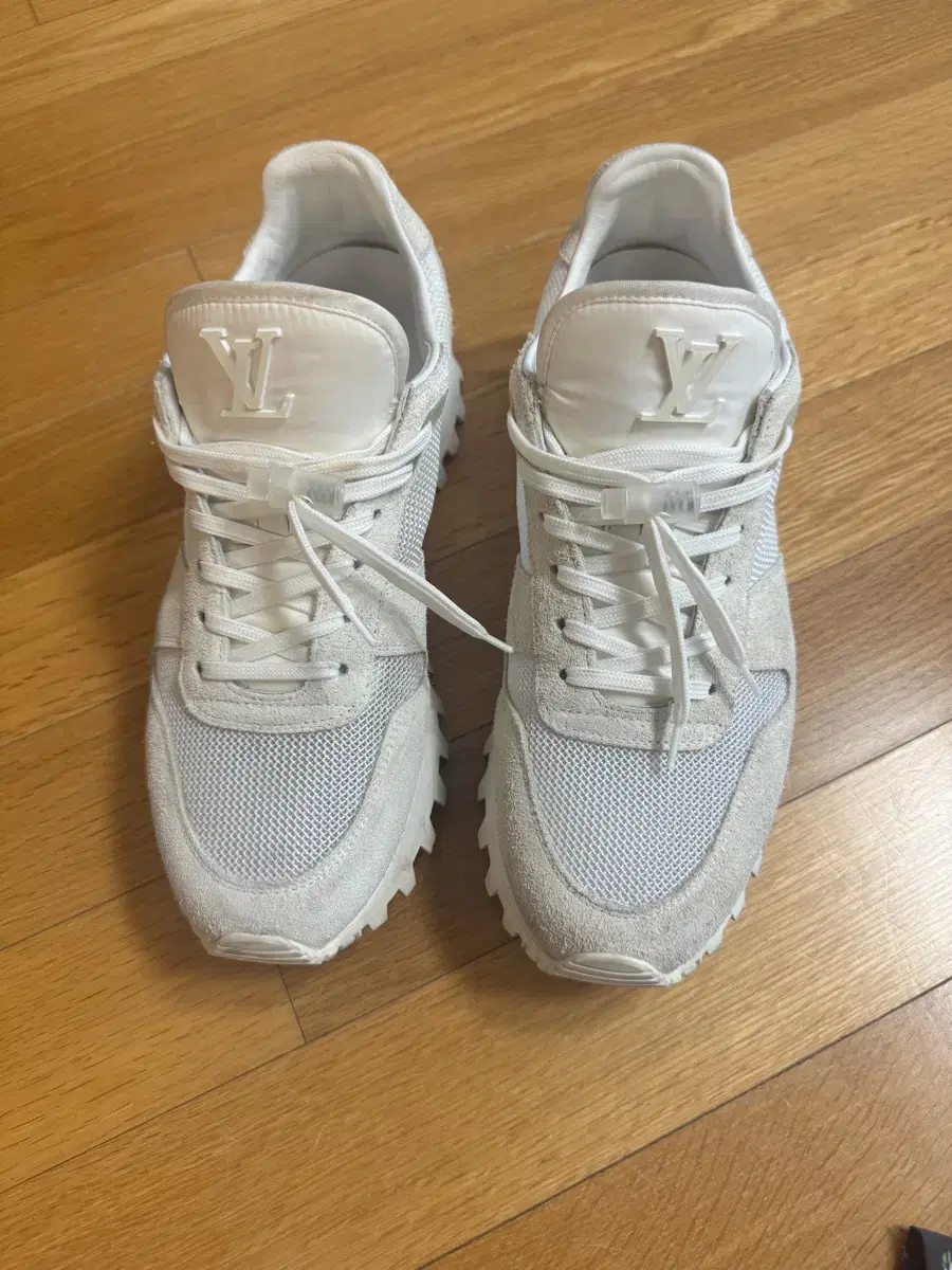 Louis Vuitton sneakers 265