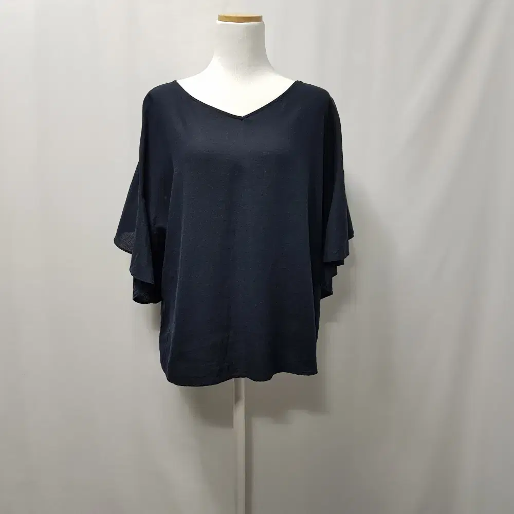 UNIQLO V-neck navy ruffled loose-fitting linen short-sleeved blouse WXL E1093