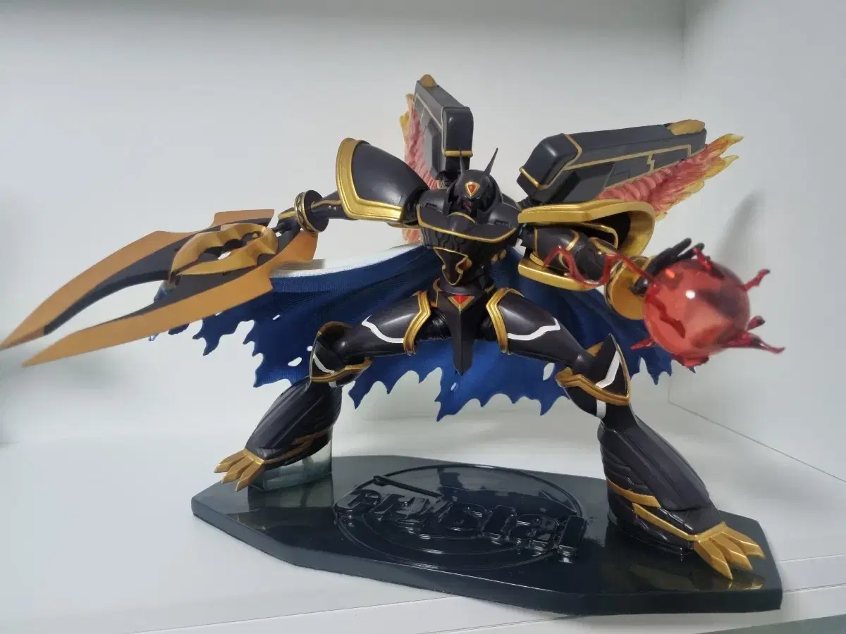 (Price Reduced!!!!!)I'm selling the Alphamon King Dragon Sword Mod Figure.