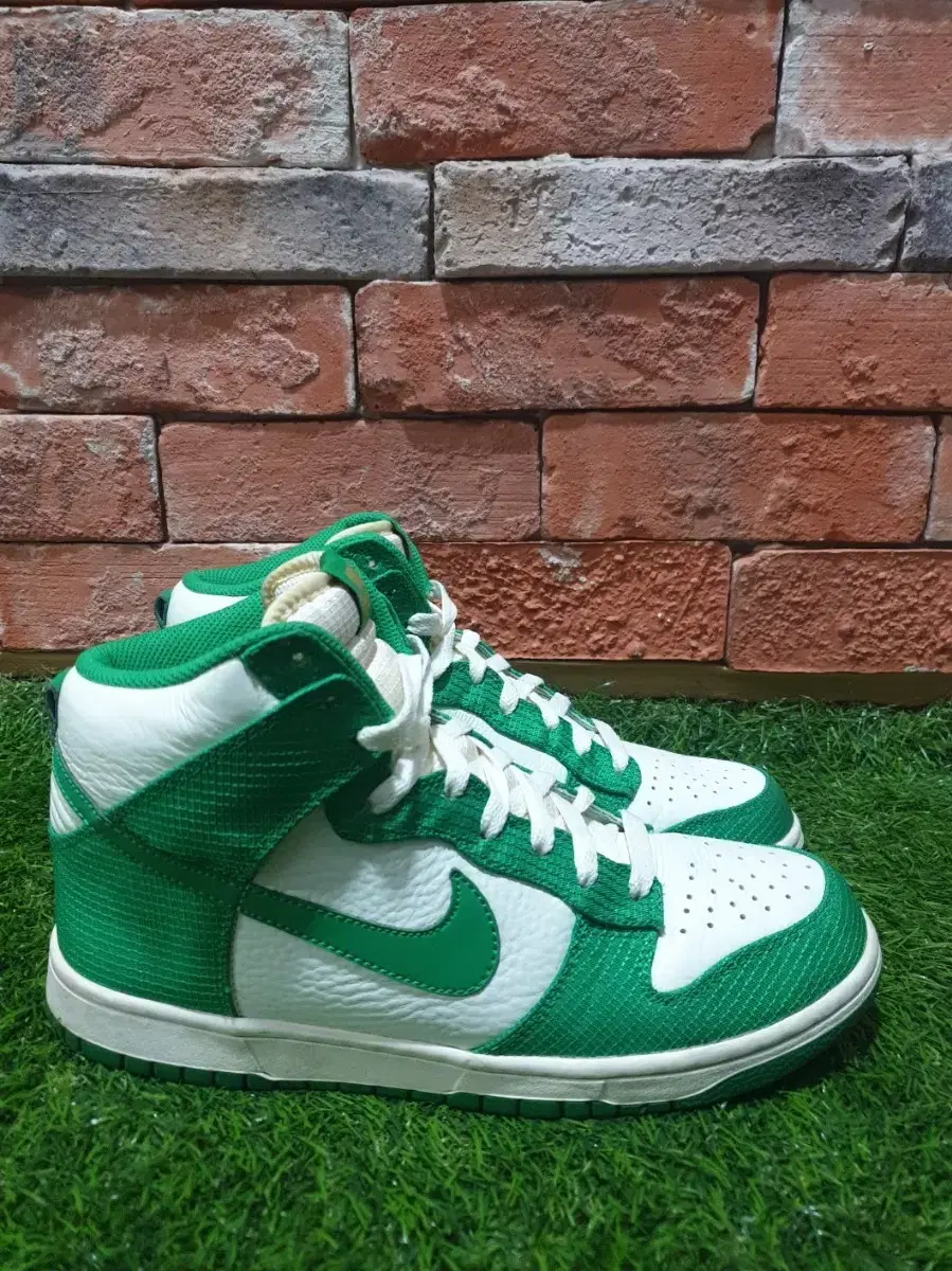 NIKE DUNK HIGH LUCKY GREEN 270