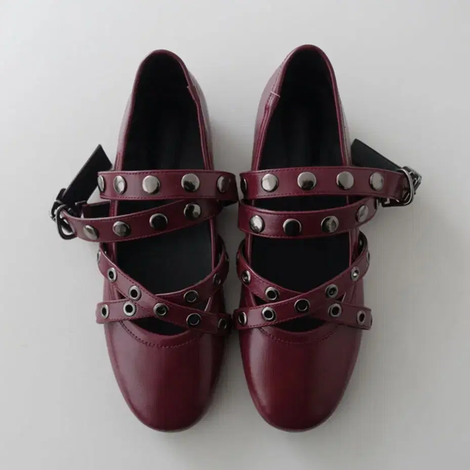 STUD STRAP FLAT SHOES (BURGURNDY)  245