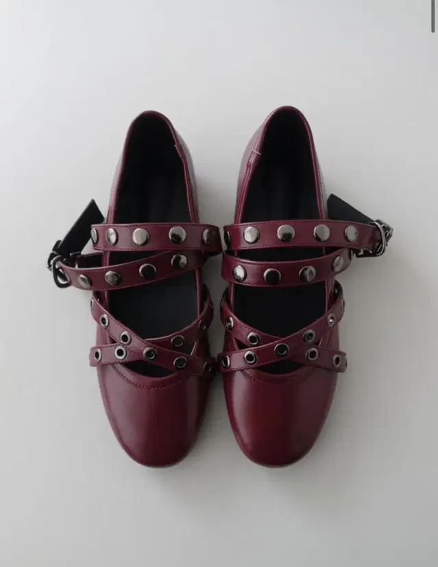 STUD STRAP FLAT SHOES (BURGURNDY)  245