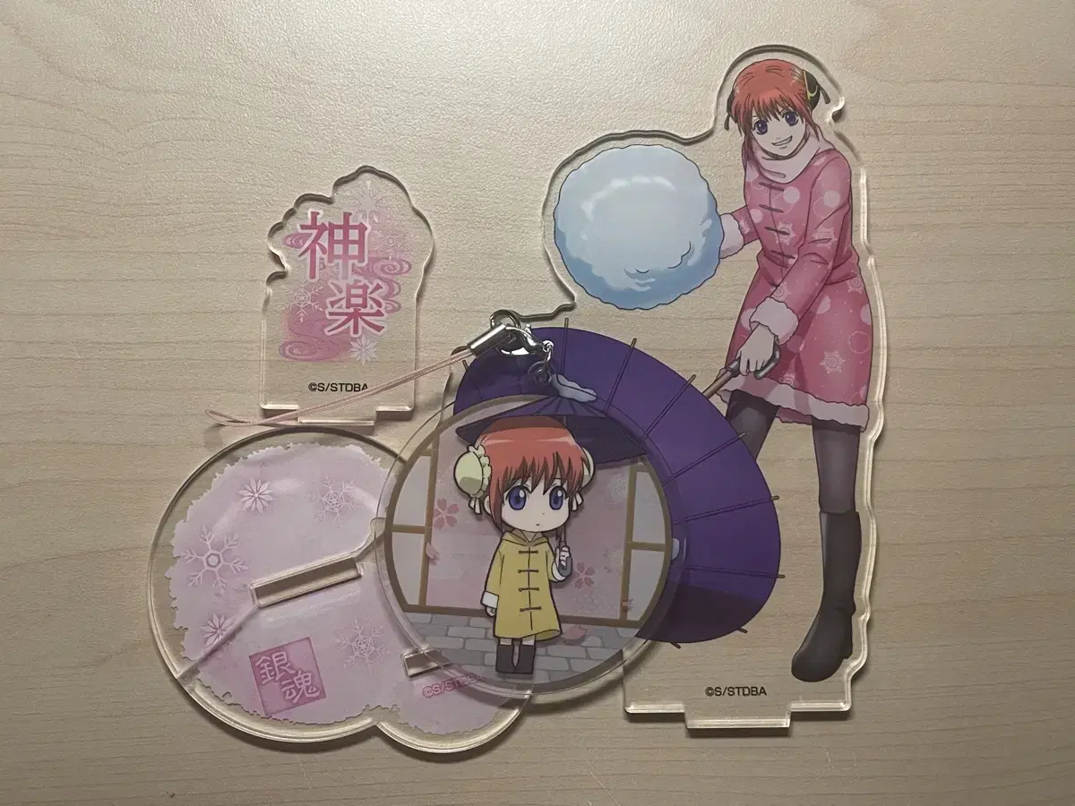 Gintama Kagura Snowball Fight acrylic stand, childhood keyring