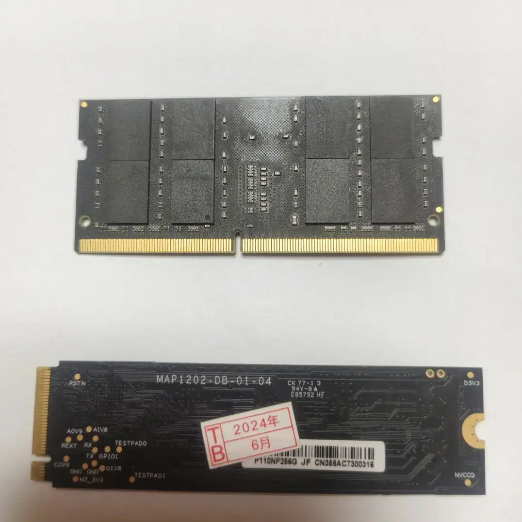 노트북 ddr4 16gb 3200과 256gb m.2 nvme ssd