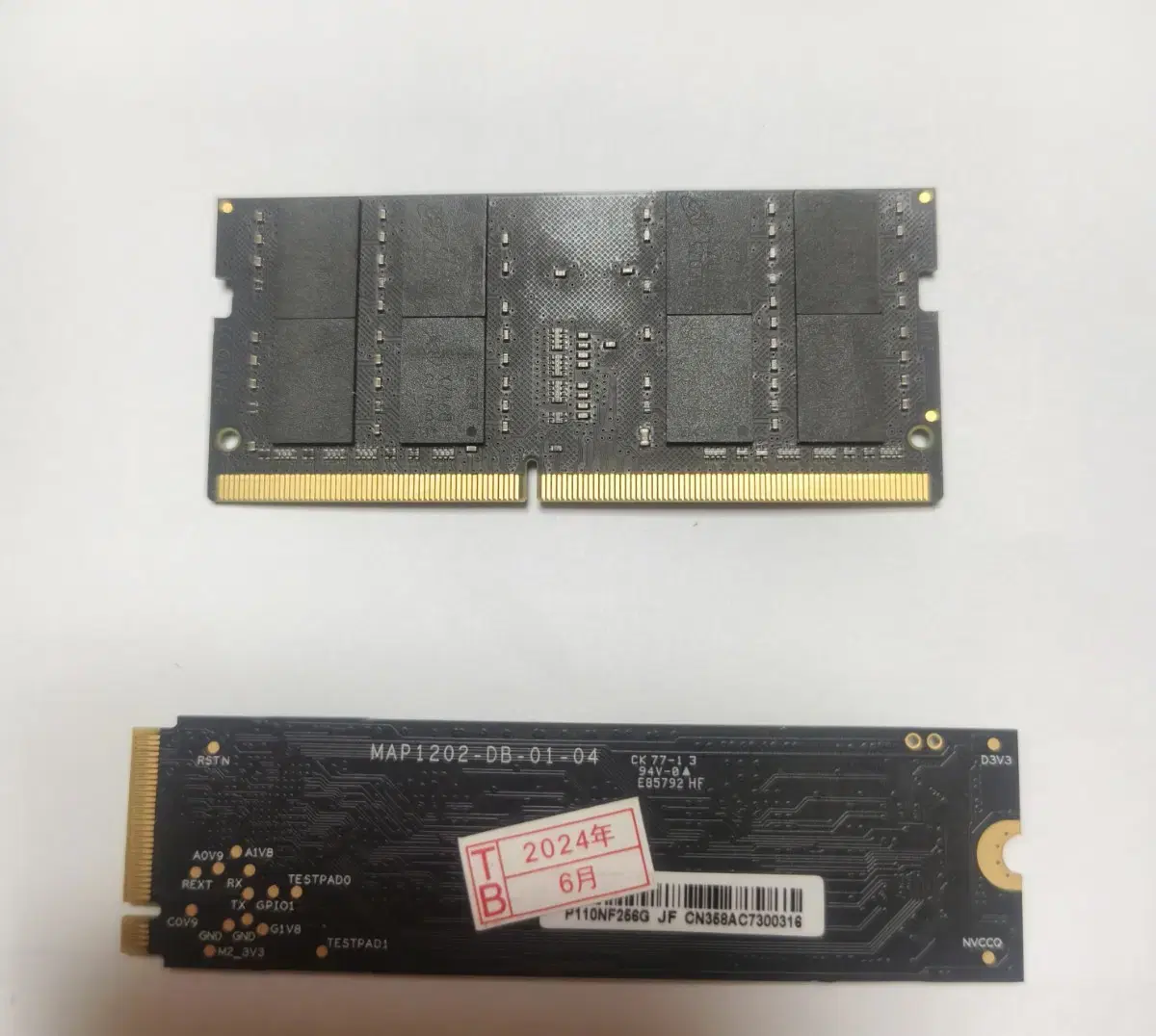 노트북 ddr4 16gb 3200과 256gb m.2 nvme ssd