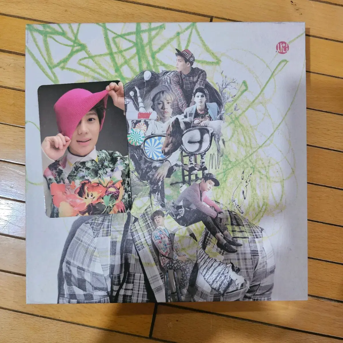 SHINee Dreamgirl Unsealed Album (Taemin Photocard)