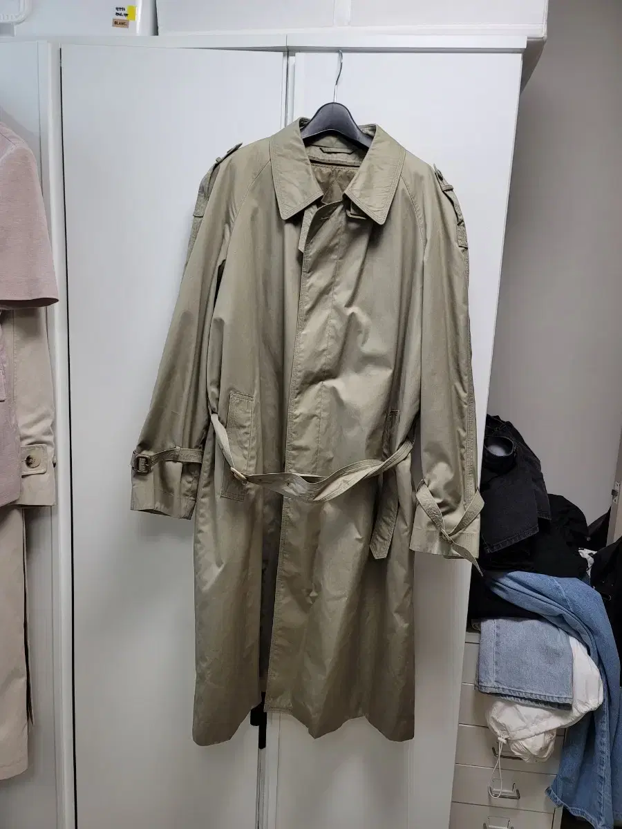 Japanese Vintage Men's Trench Coat (size 100)