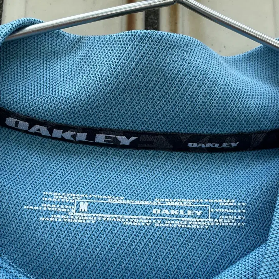 오클리 로고 반집업 반팔티셔츠 Oakley