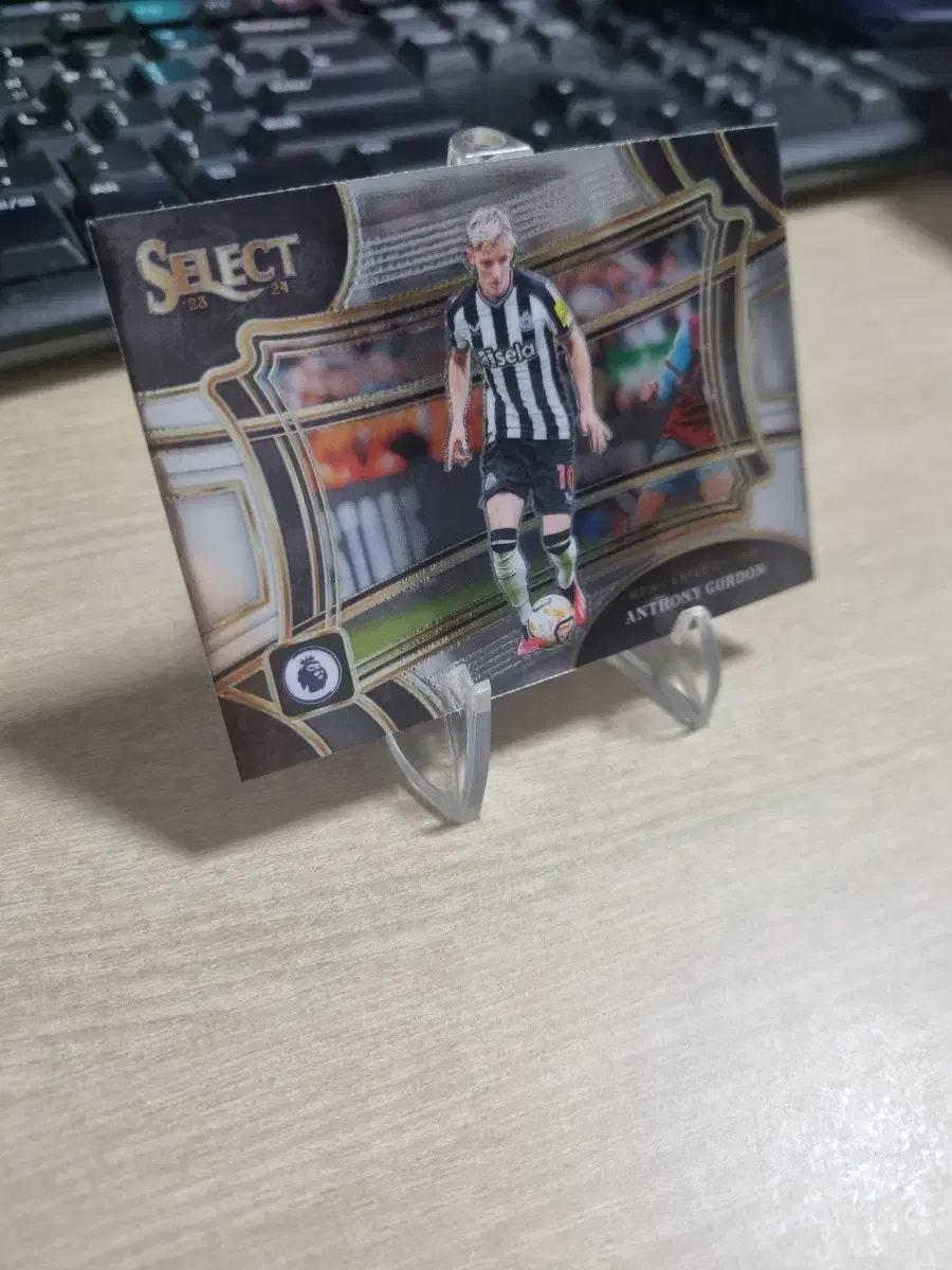 23-24 Panini Select Newcastle Anthony Gordon Field Level Soccer Kards!