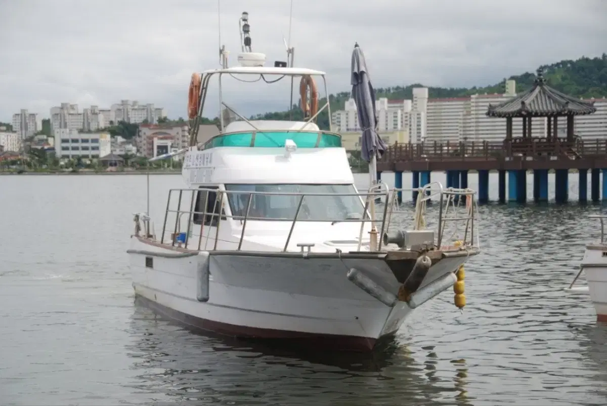 Gangwon 6.67 tons composite + gillnet + purse seine license fishing boat for sale.