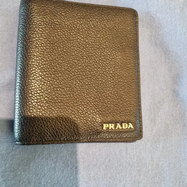 (배송비포함)프라다 PRADA 남성지갑ㅡ짙은 네이비