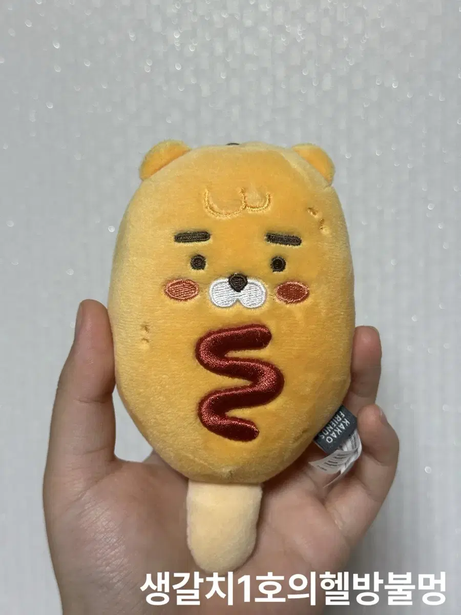 Ryan's Hot Dogs doll sells keyrings (Seoul Station only).