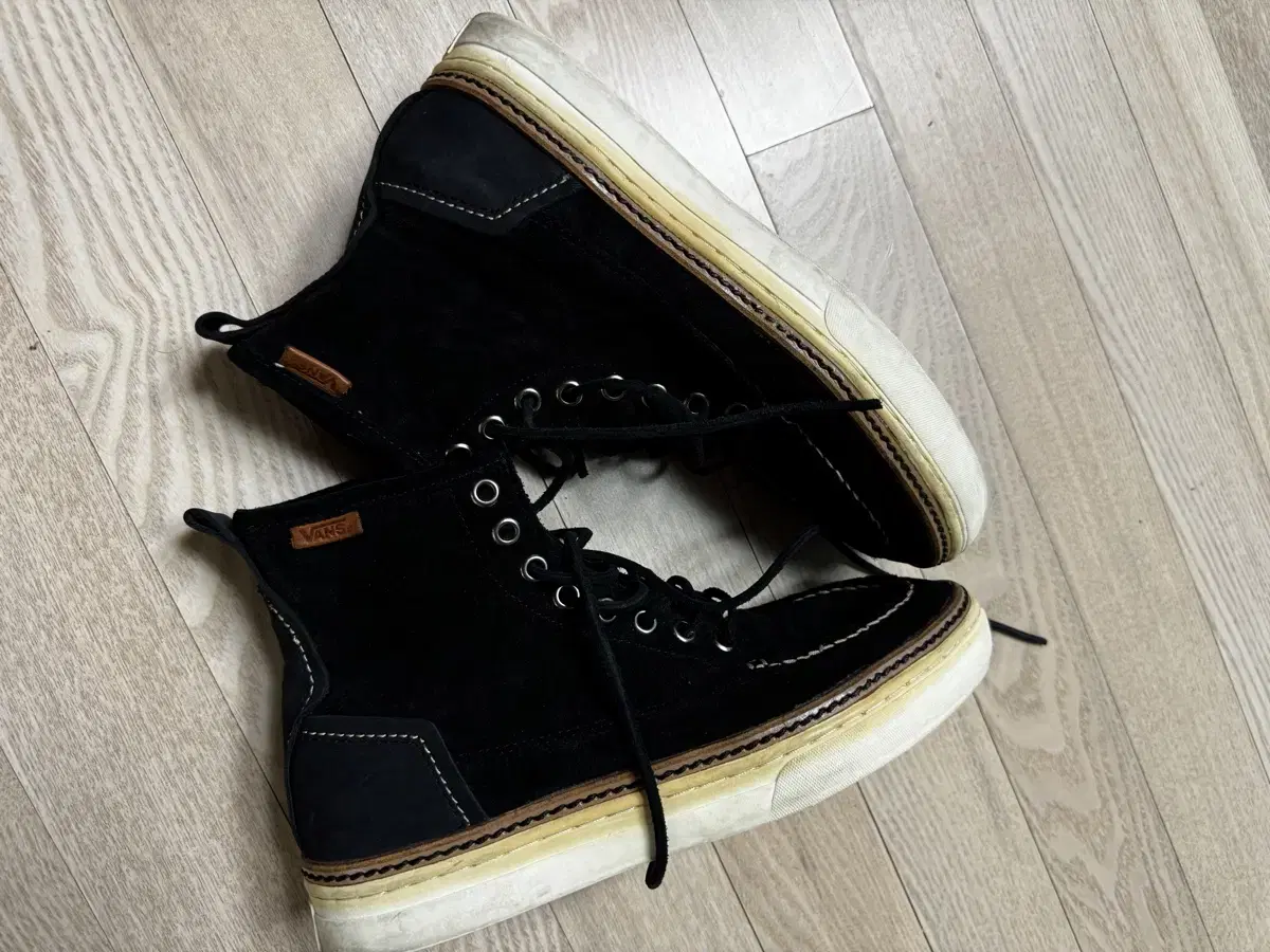 Vans High 260 Suede Vintage Shoe in Suede