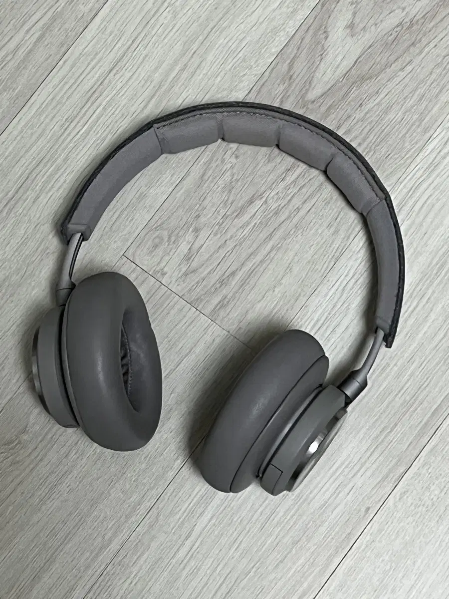 뱅앤올룹슨 BeoPlay H7