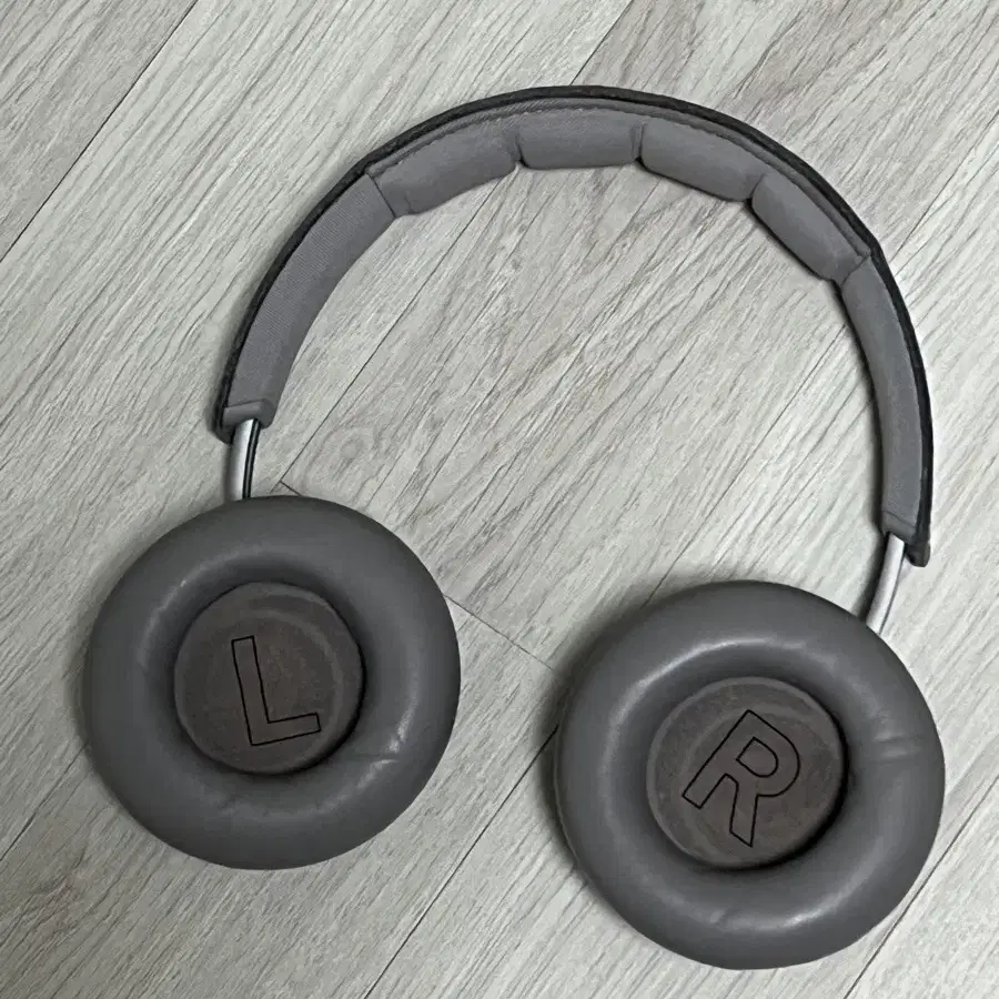 뱅앤올룹슨 BeoPlay H7