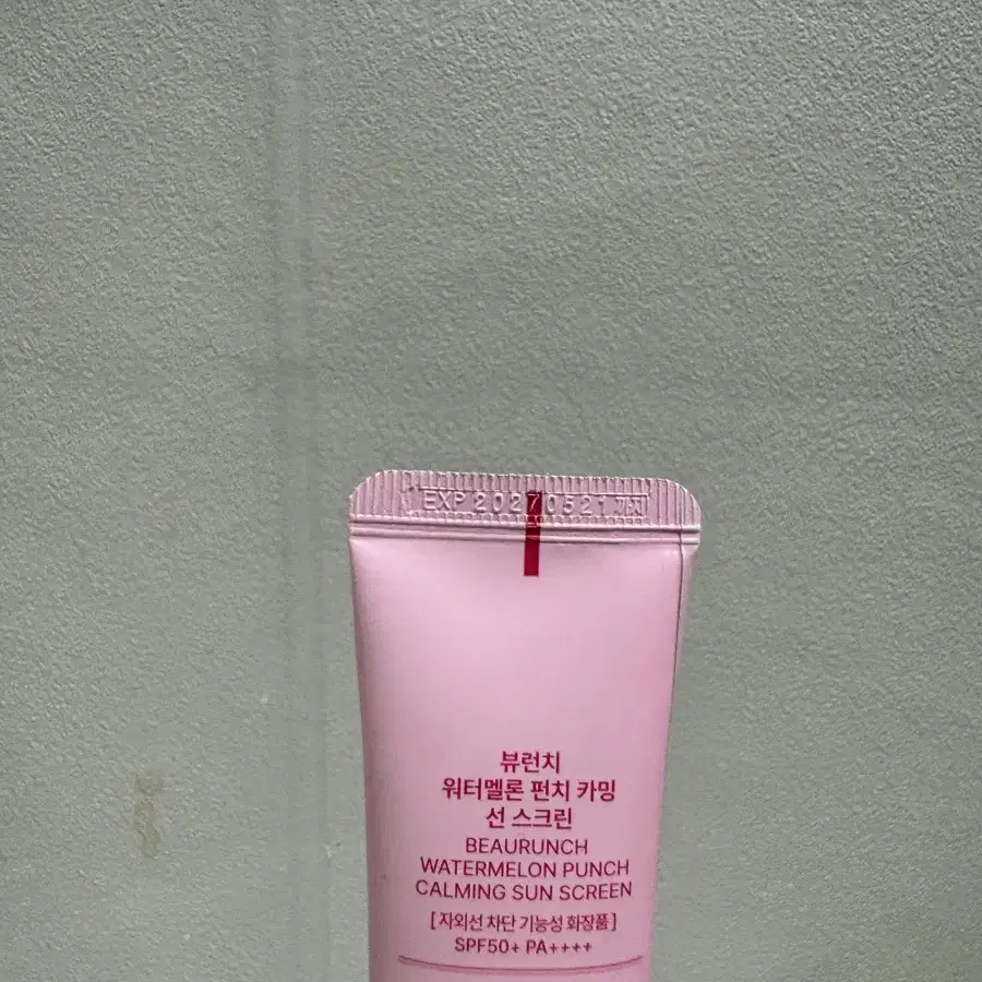 뷰런치 워터멜론 펀치 카밍 선 스크린 수박 선크림 40ml