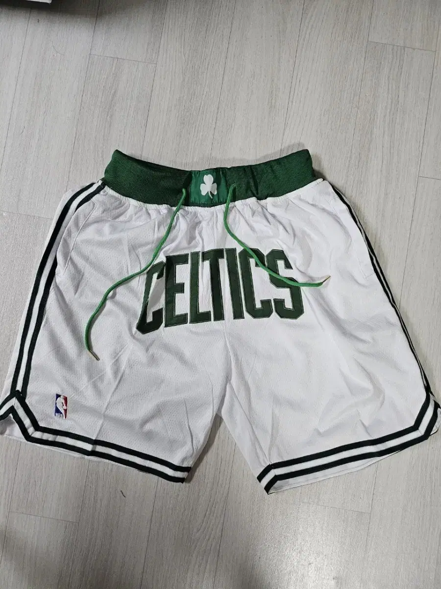 Boston Celtics White Big Logo Mesh Vahn