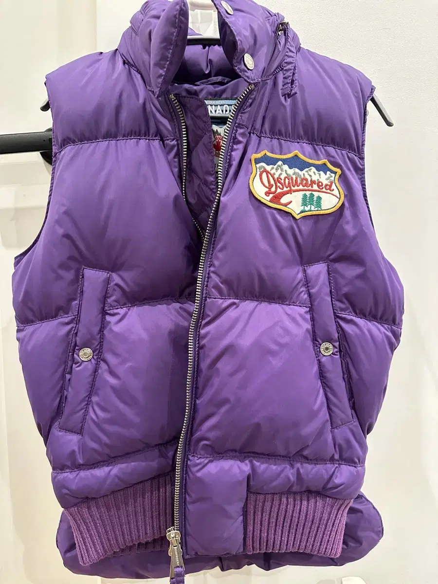 Discreet Mountain Padded Vest, size 50, for sale