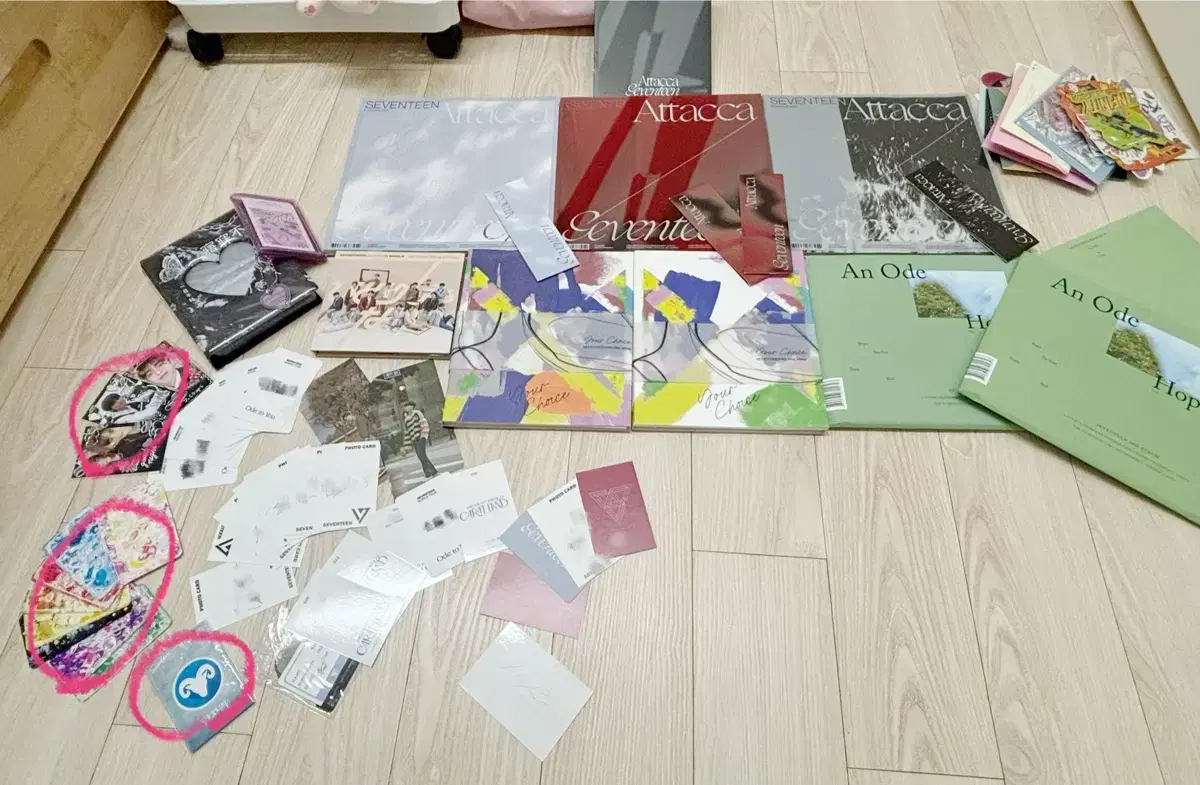 Seventeen album sells official photocards, unofficial goods photocards, and other services.